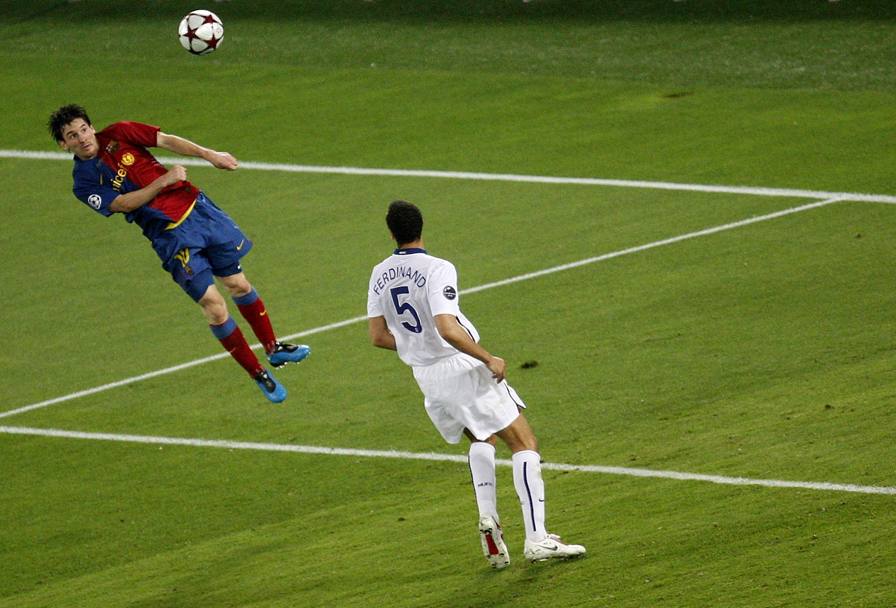 Roma, 27 maggio 2009. Finale Champions Barcellona-Manchester United 2-0. Messi segna uno dei suoi rari gol di testa (Reuters)
